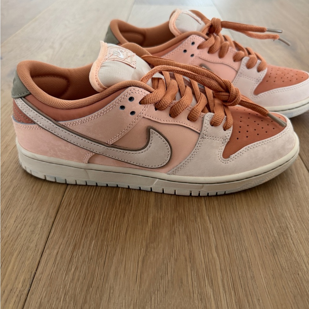 Nike SB Nike SB Dunk Low Low Top Sneaker - Size 8 NWOT